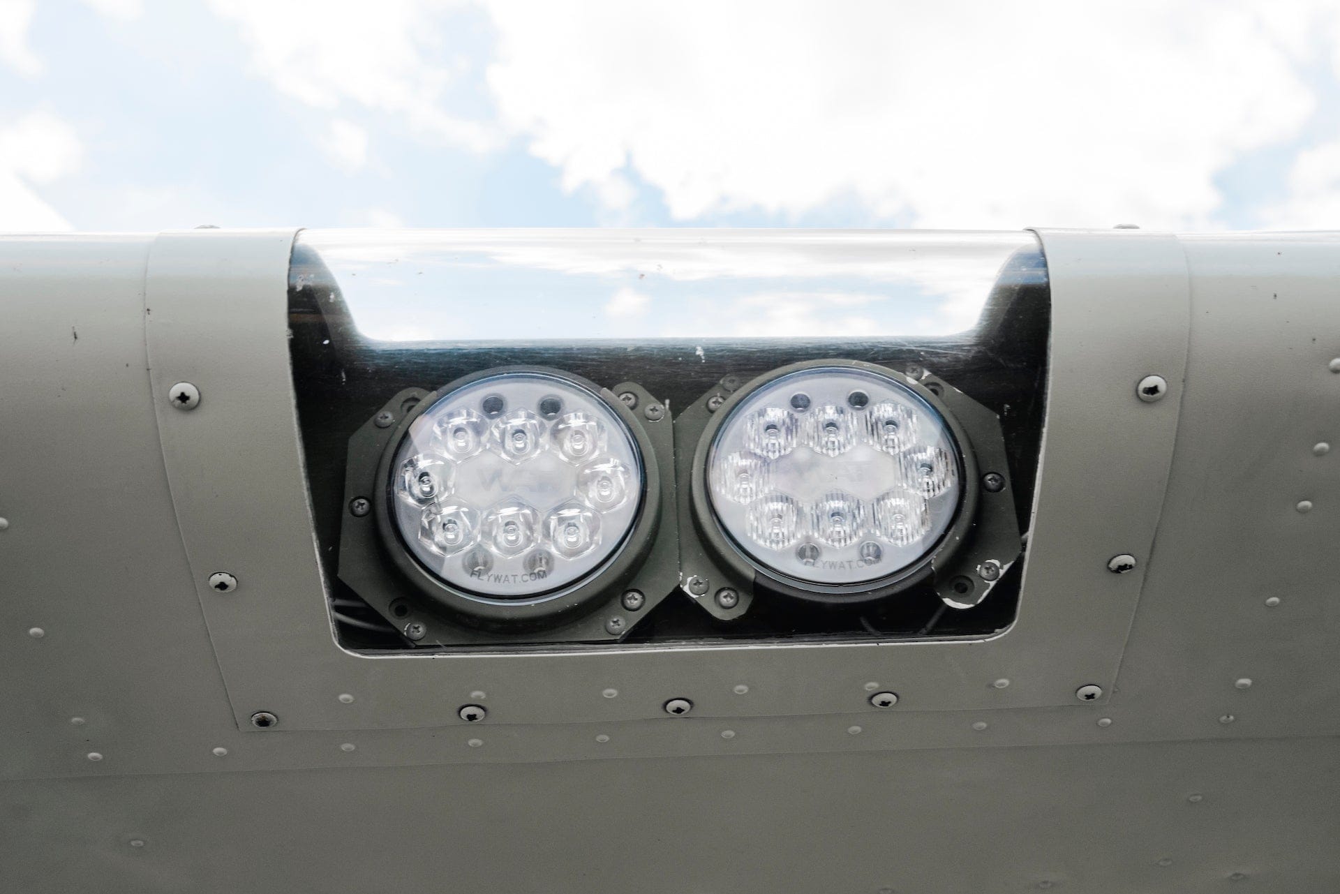 Whelen Whelen Products Parmetheus™ G3  P36G3T (WAT replacement for SunSpot 36 LXi - 01-1030-L-B ) - Taxi - 14-28 VDC 01-0772102-15 Parmetheus™ G3  P36G3T (WAT replacement for SunSpot 36 LXi - 01-1030-L